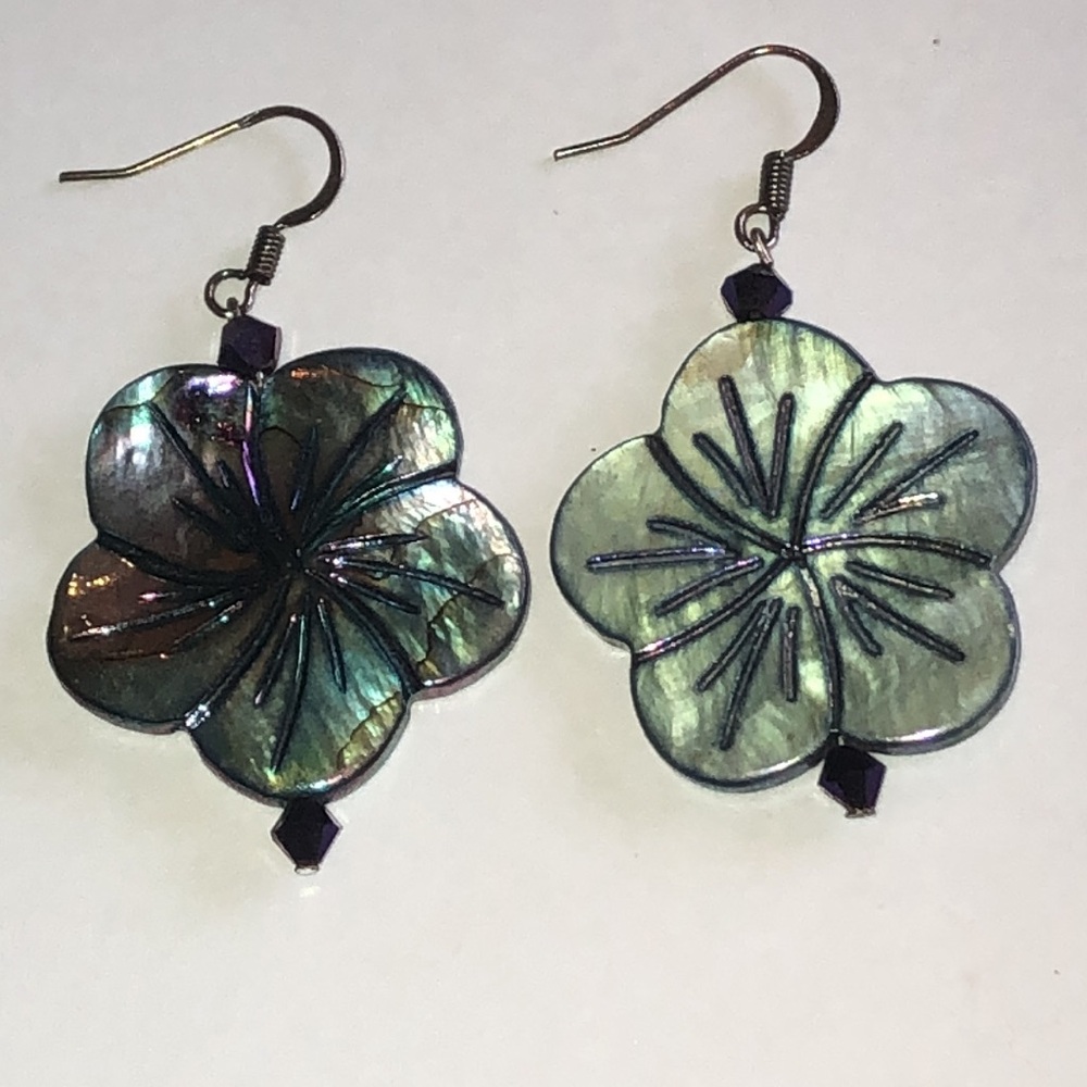 Iridescent Green Floral Boho Drop Earrings - Picture 4 of 4